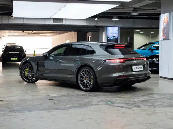 Porsche Panamera 2023
