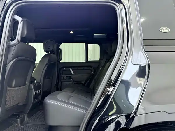 Land Rover Defender 2022