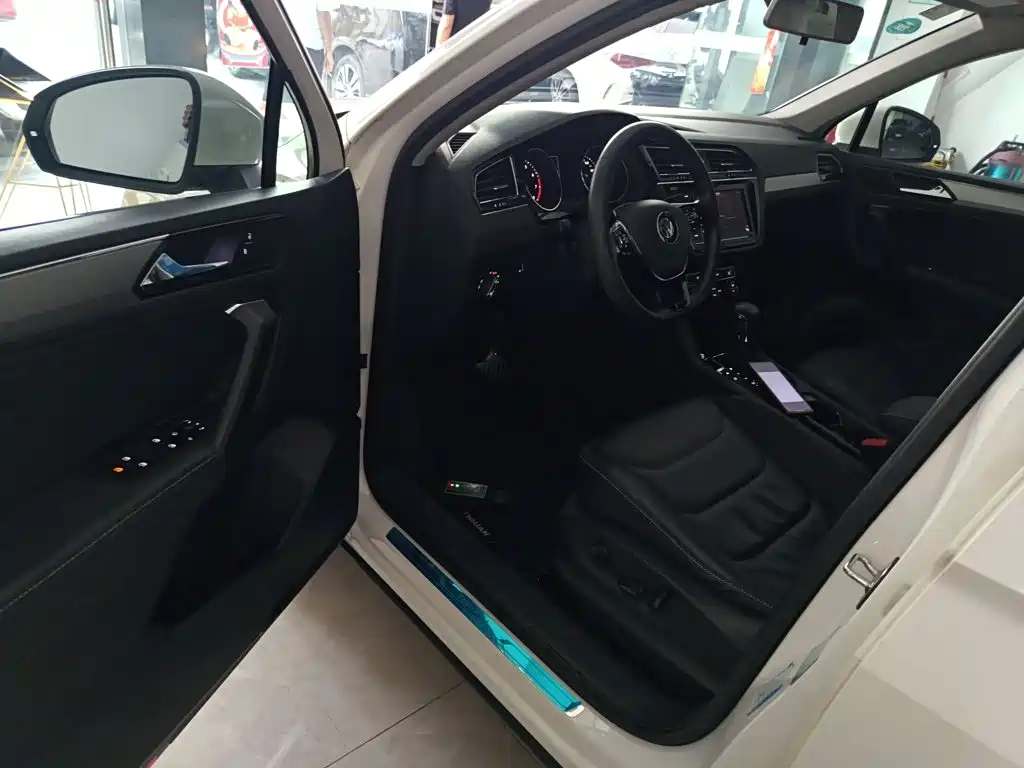 Volkswagen Tiguan L 2019 — фото 12