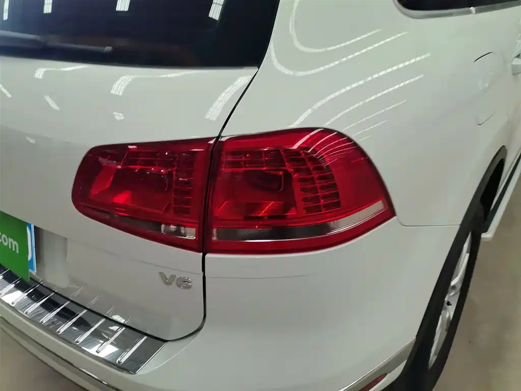 Volkswagen Touareg 2017 — фото 20