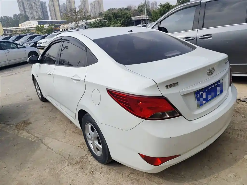 Hyundai Verna 2014 — фото 23