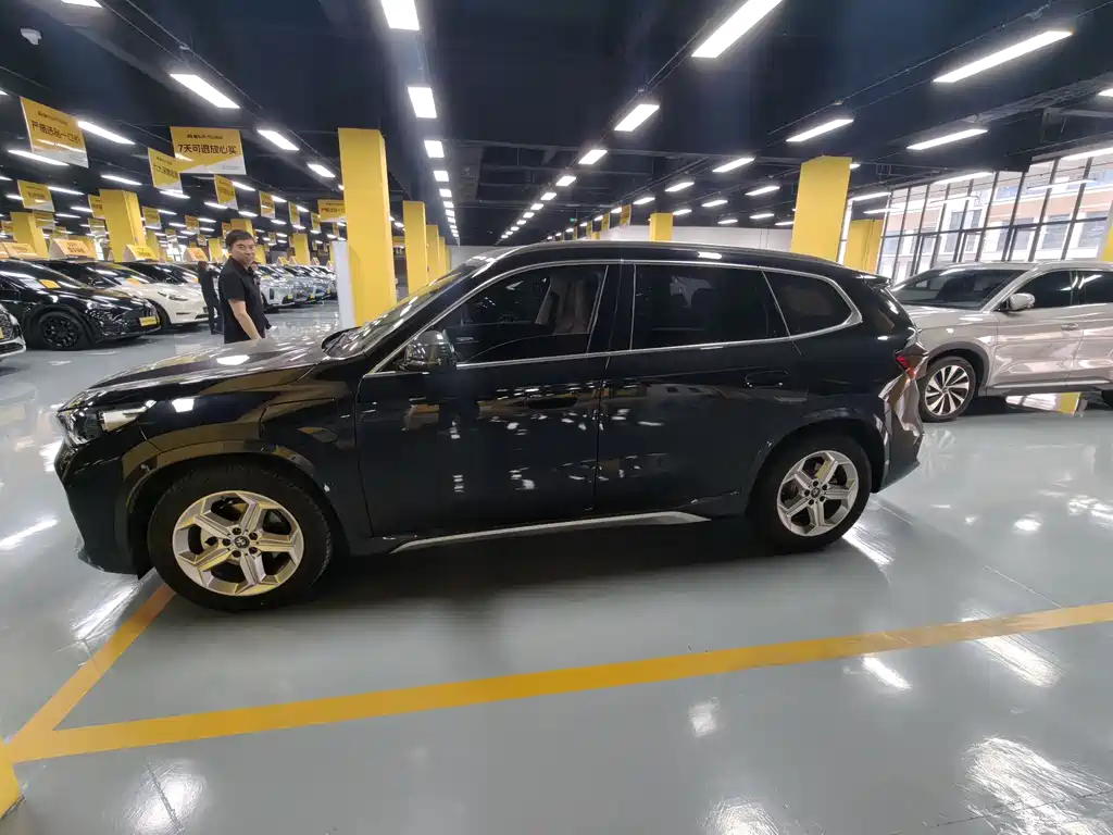 BMW iX1 2025