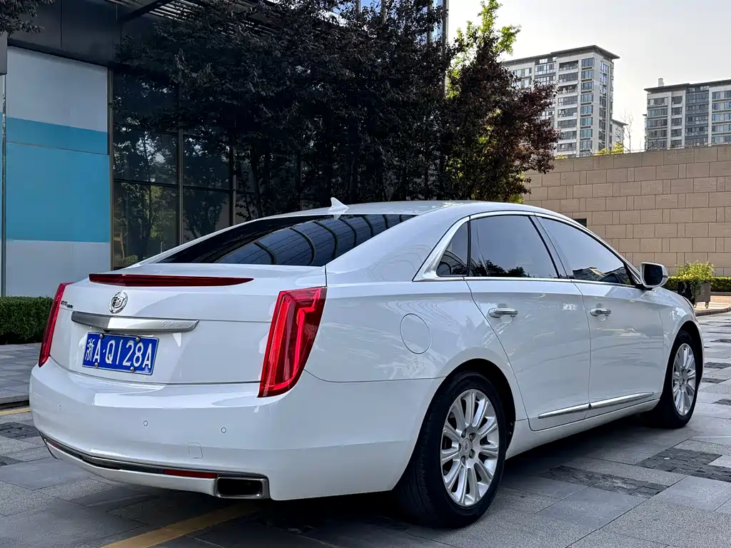 Cadillac XTS 2013 — фото 4
