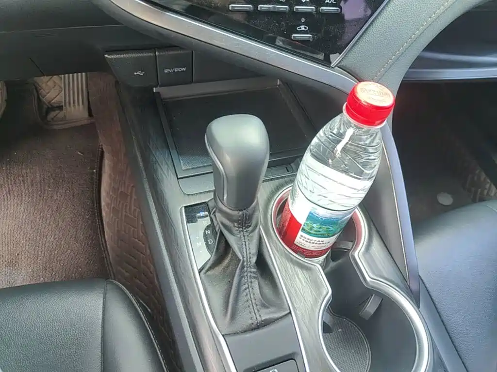 Toyota Camry 2023 — фото 14