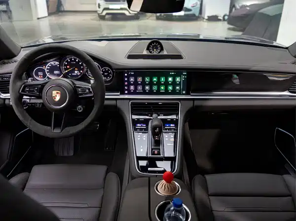 Porsche Panamera 2023