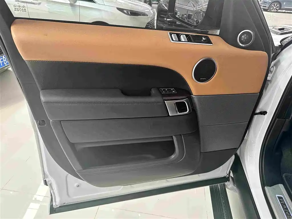 Land Rover Range Rover Sport 2022 — фото 7
