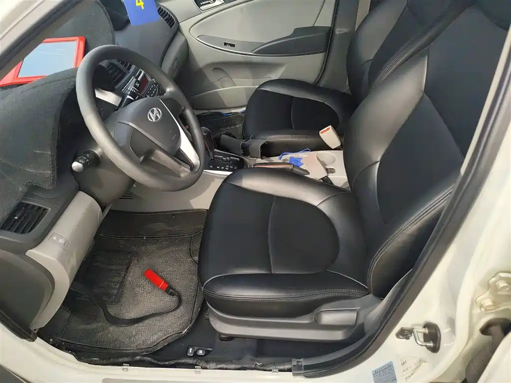 Hyundai Verna 2014 — фото 11