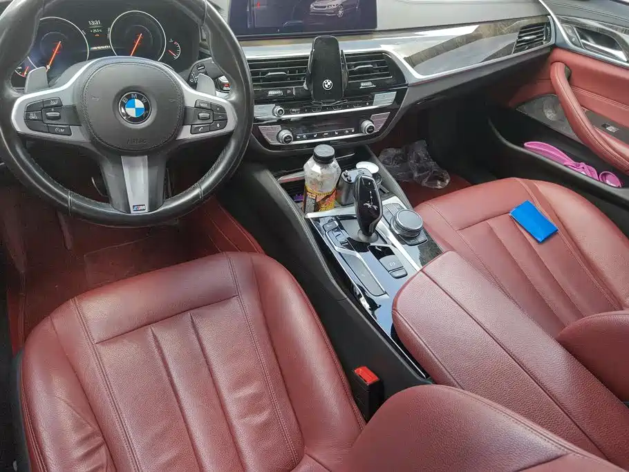 BMW 5 Series 2019 — фото 16