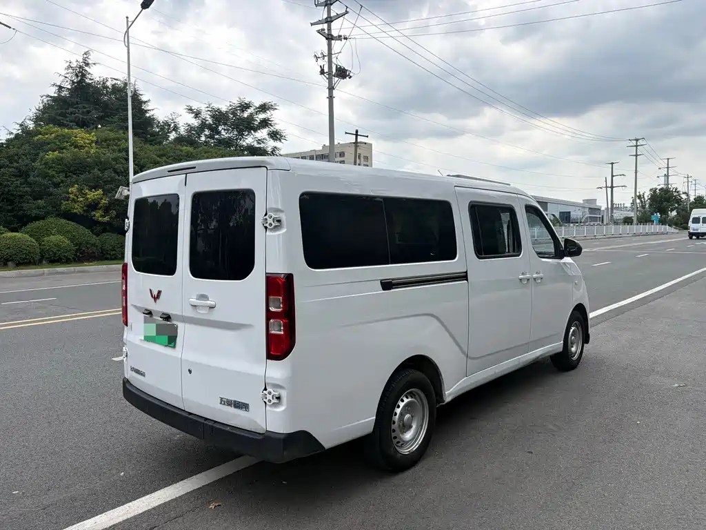 Wuling Yangguang 2024