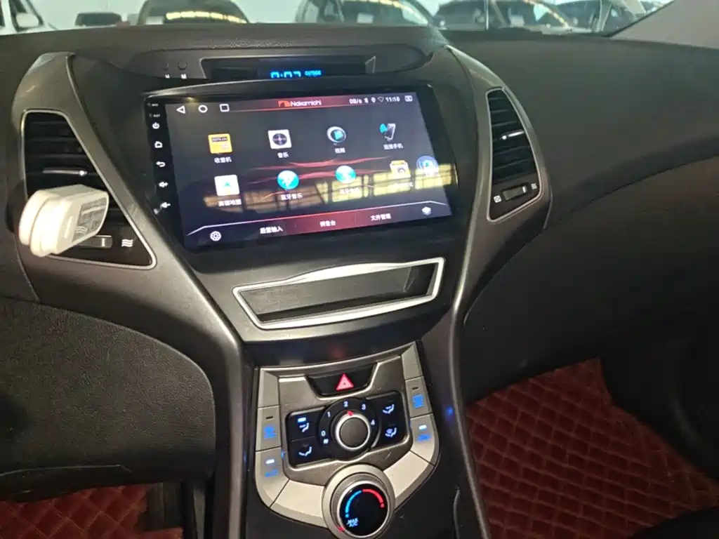 Hyundai Elantra 2018 — фото 13
