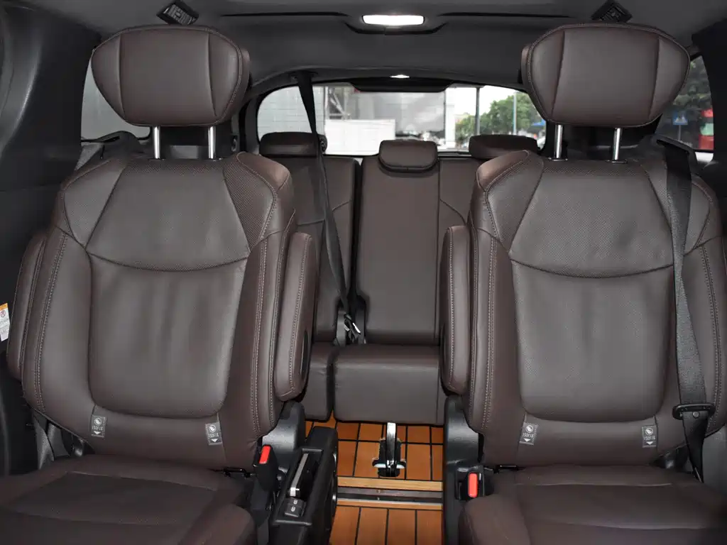 Toyota Sienna 2022 — фото 10