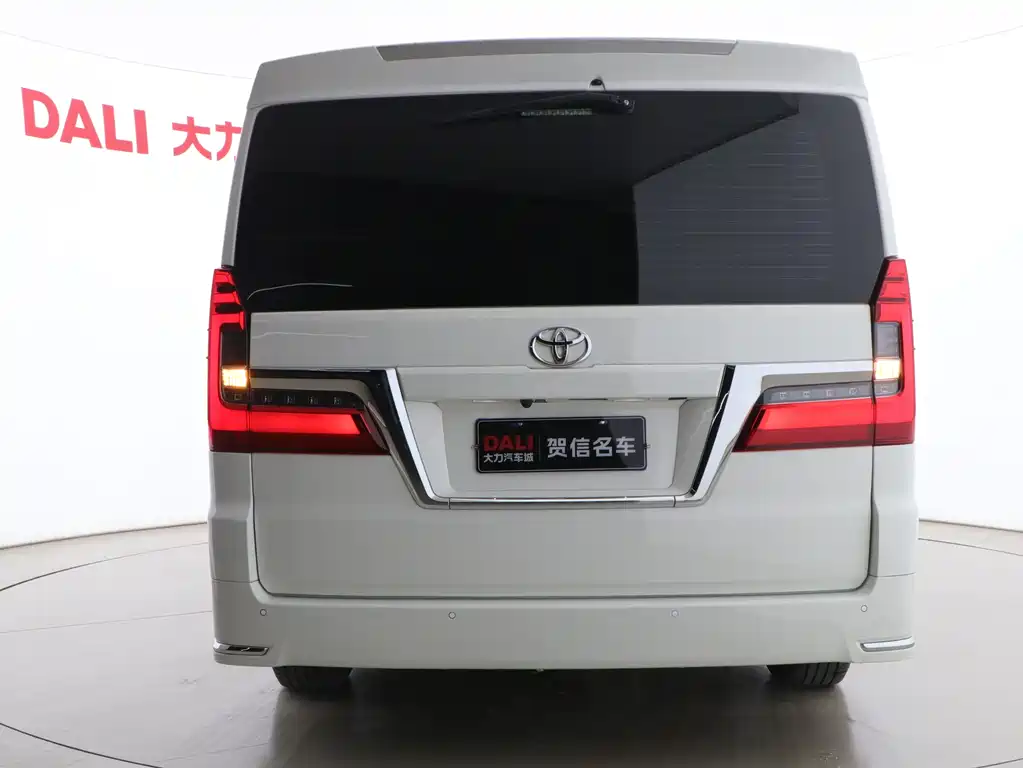 Toyota Hiace 2023 — фото 30