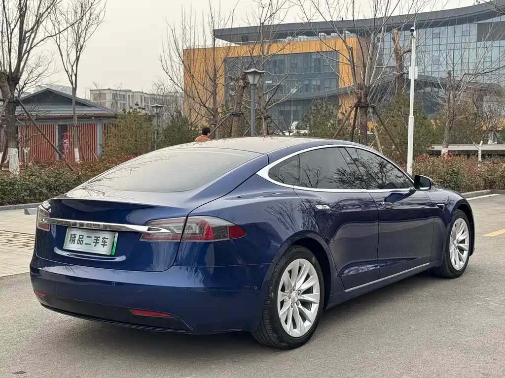 Tesla Model S 2017 — фото 12