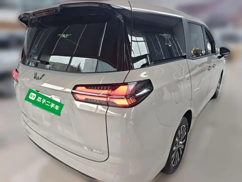 Wuling Starlight 730 EV 2025
