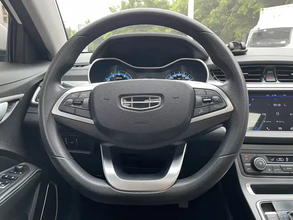 Geely Emgrand 2021 — фото 16