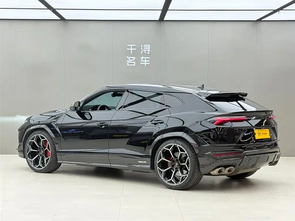 Lamborghini Urus 2023 — фото 15