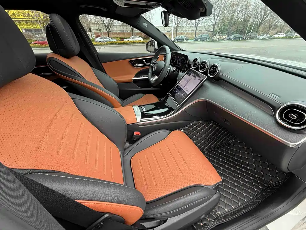 Mercedes-Benz C-Class 2023 — фото 12