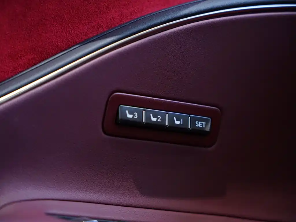 Lexus LC 2022 — фото 17