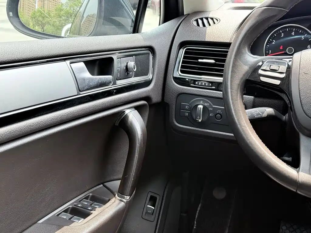 Volkswagen Touareg 2018 — фото 16