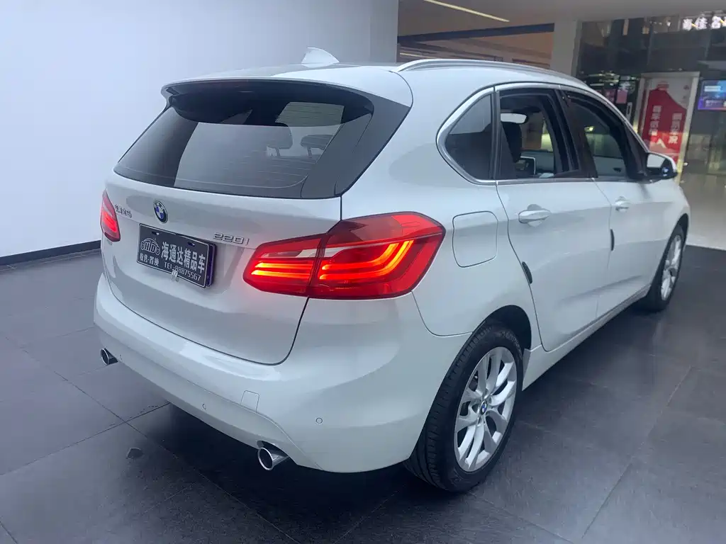 BMW 2 Series Station Wagon 2017 — фото 18