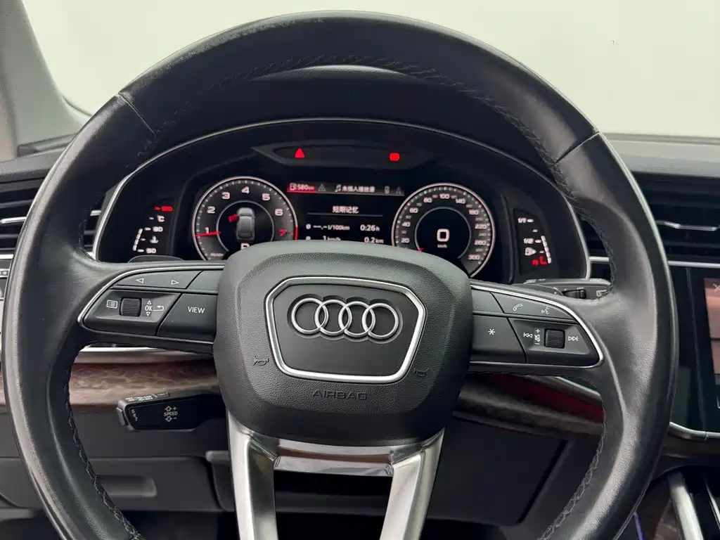 Audi Q7 2021 — фото 10