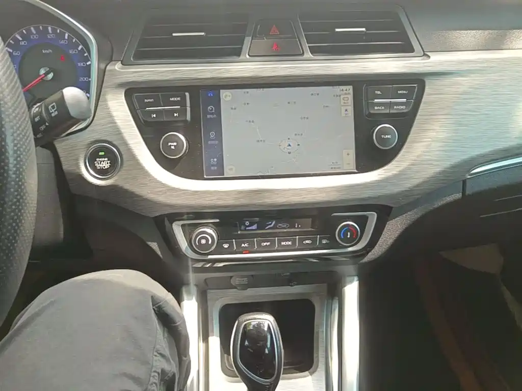 Geely Vision X3 2019 — фото 13