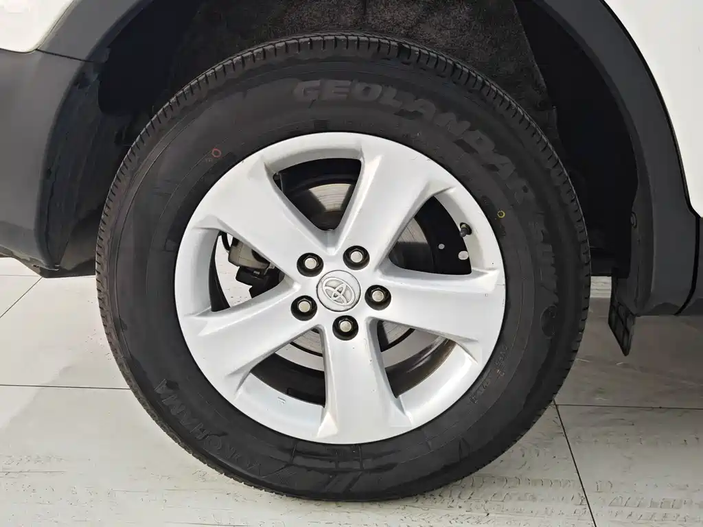 Toyota RAV4 2014 — фото 30