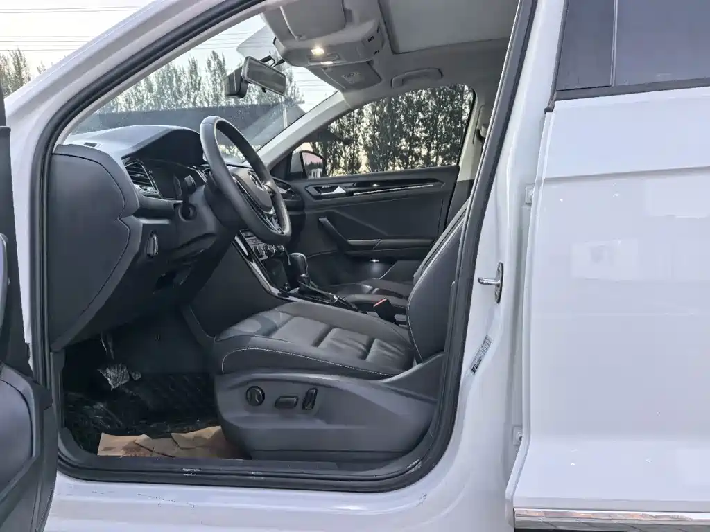 Volkswagen T-Roc 2022 — фото 3