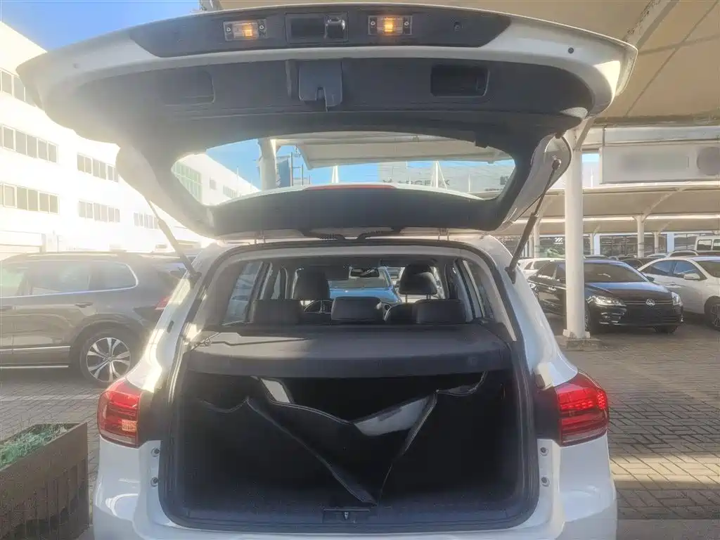Volkswagen Tiguan 2015 — фото 20