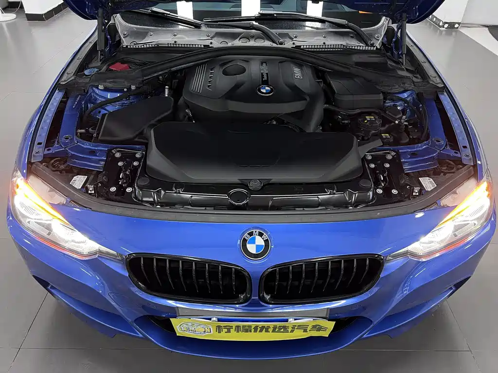 BMW 3 Series 2018 — фото 9