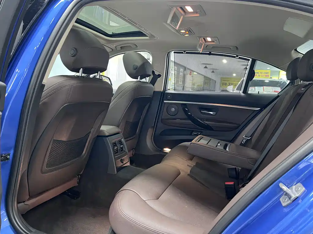 BMW 3 Series 2018 — фото 17