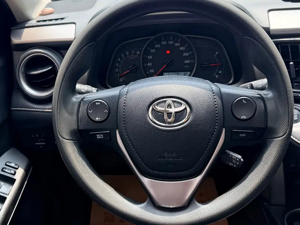 Toyota RAV4 2017 — фото 8