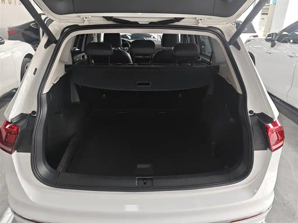 Volkswagen Tiguan L 2021 — фото 19