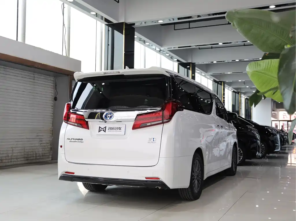 Toyota Alphard 2021 — фото 17