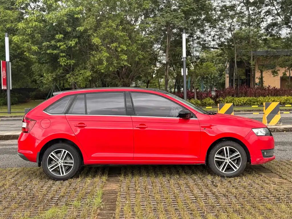 Skoda Rapid Spaceback 2016 — фото 4
