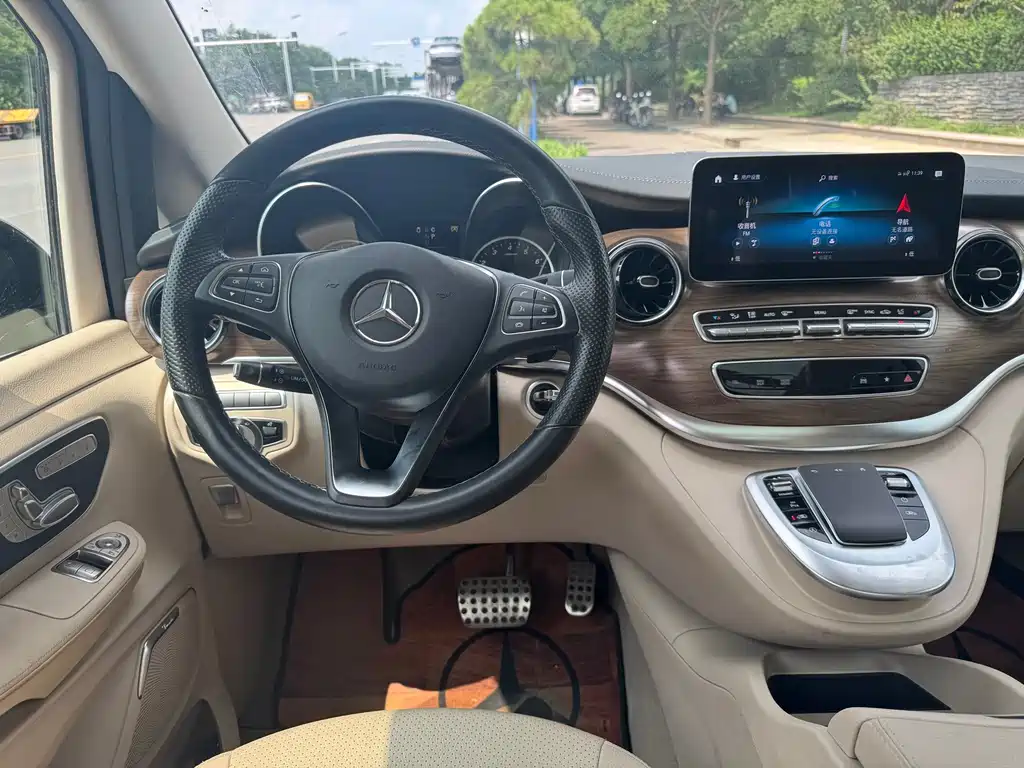 Mercedes-Benz V-Class 2022 — фото 12