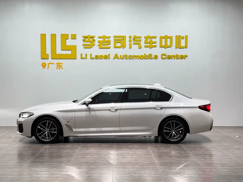 BMW 5 Series New Energy 2021 — фото 4
