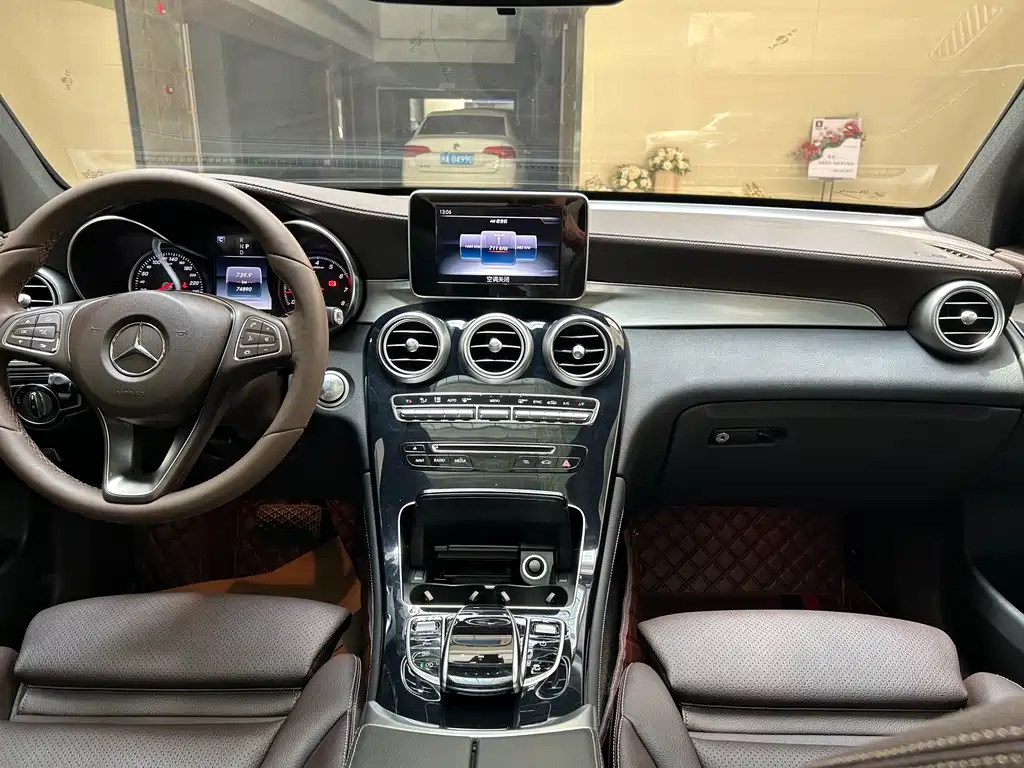 Mercedes-Benz GLC 2017 — фото 11