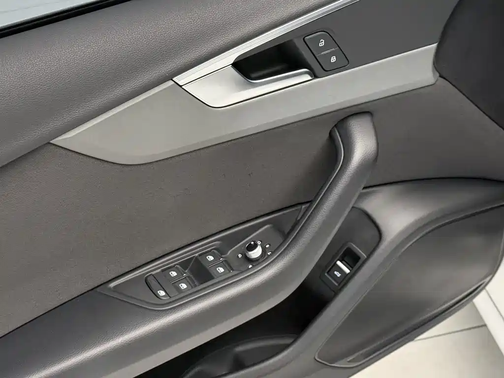 Audi A4L 2018 — фото 11