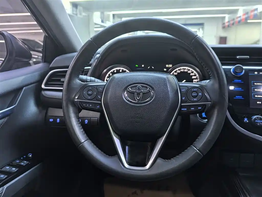 Toyota Camry 2020 — фото 6