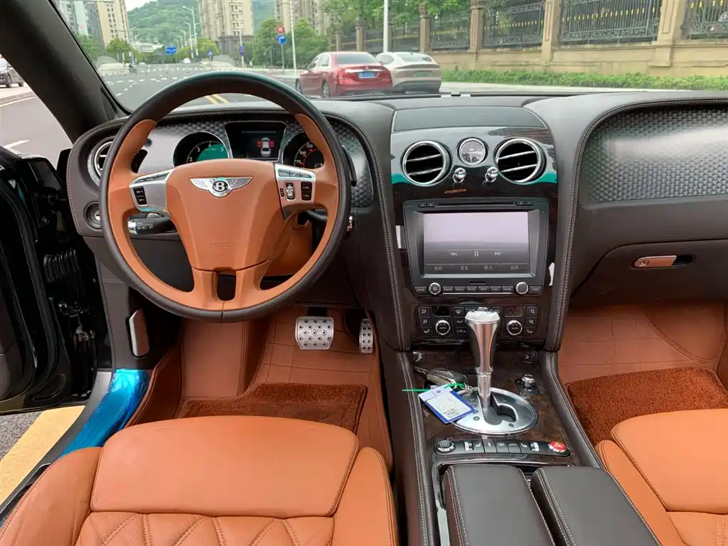 Bentley Flying Spur 2012 — фото 11