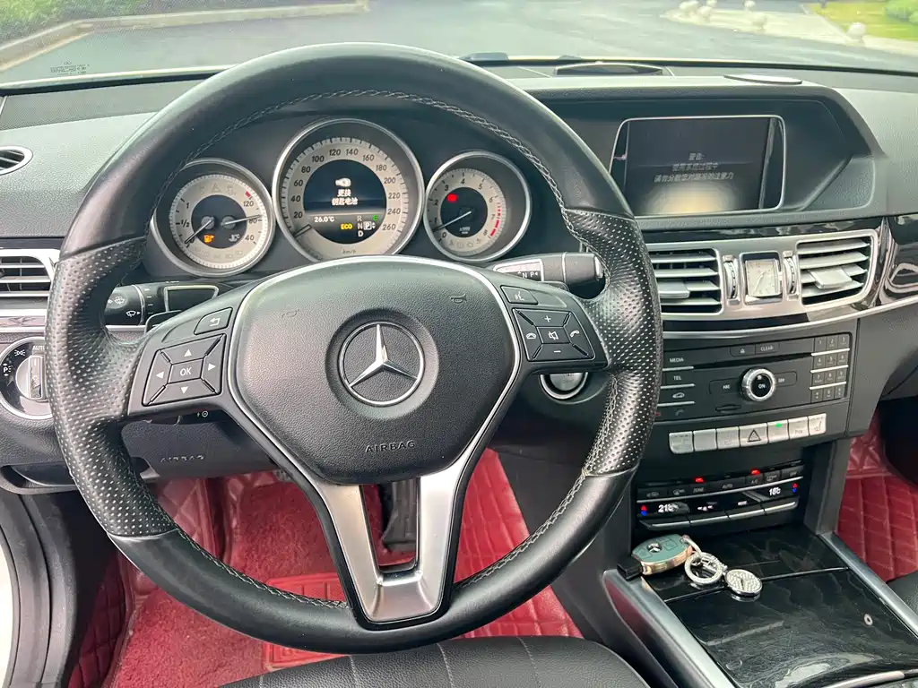 Mercedes-Benz E-Class 2016 — фото 17