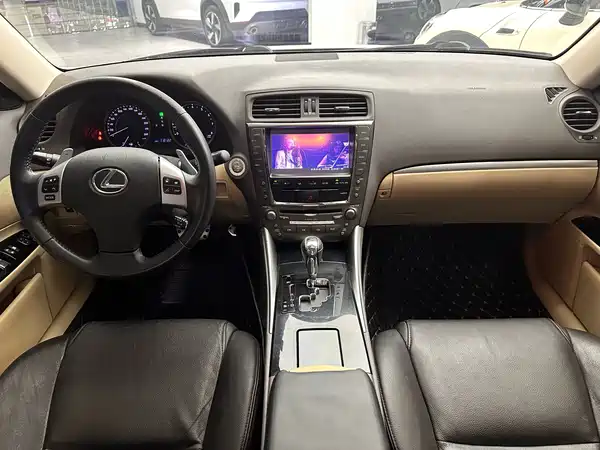 Lexus IS 2012