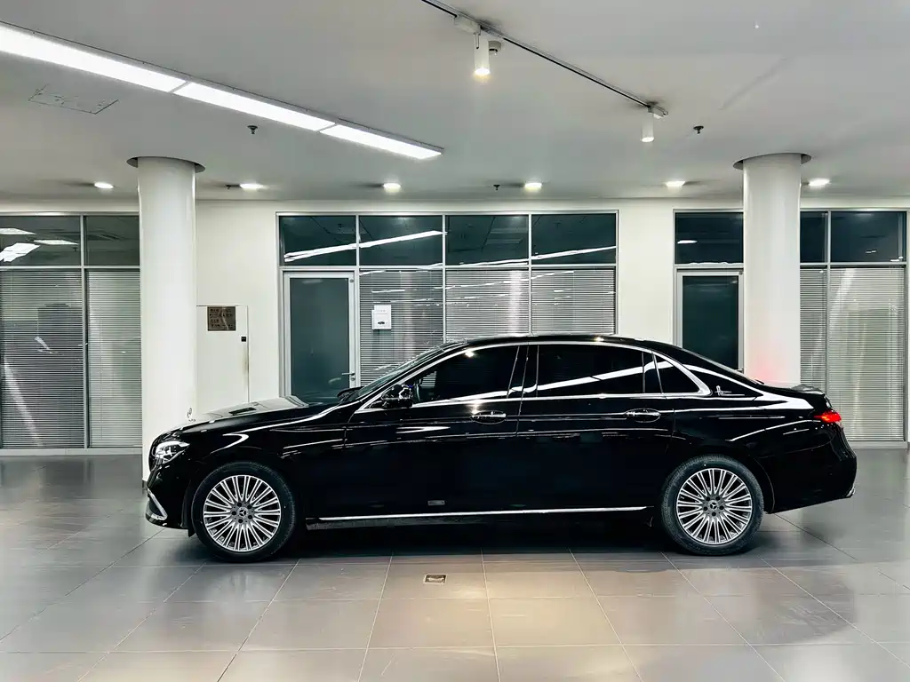 Mercedes-Benz E-Class 2023 — фото 7