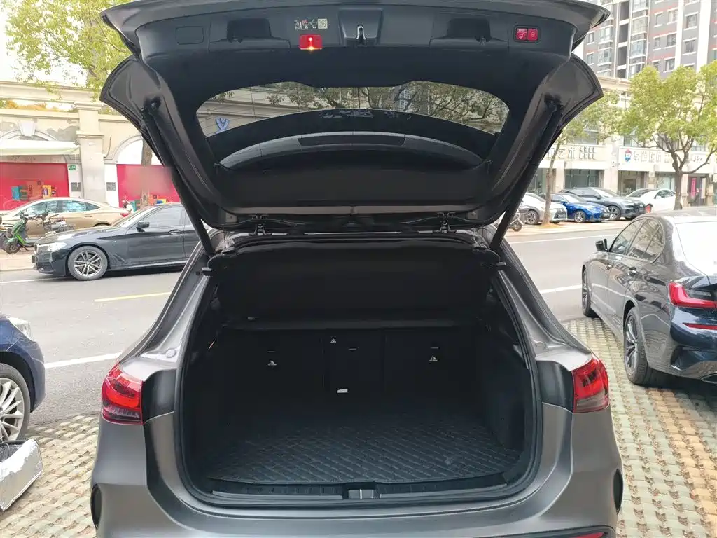 Mercedes-Benz GLA AMG 2023 — фото 9