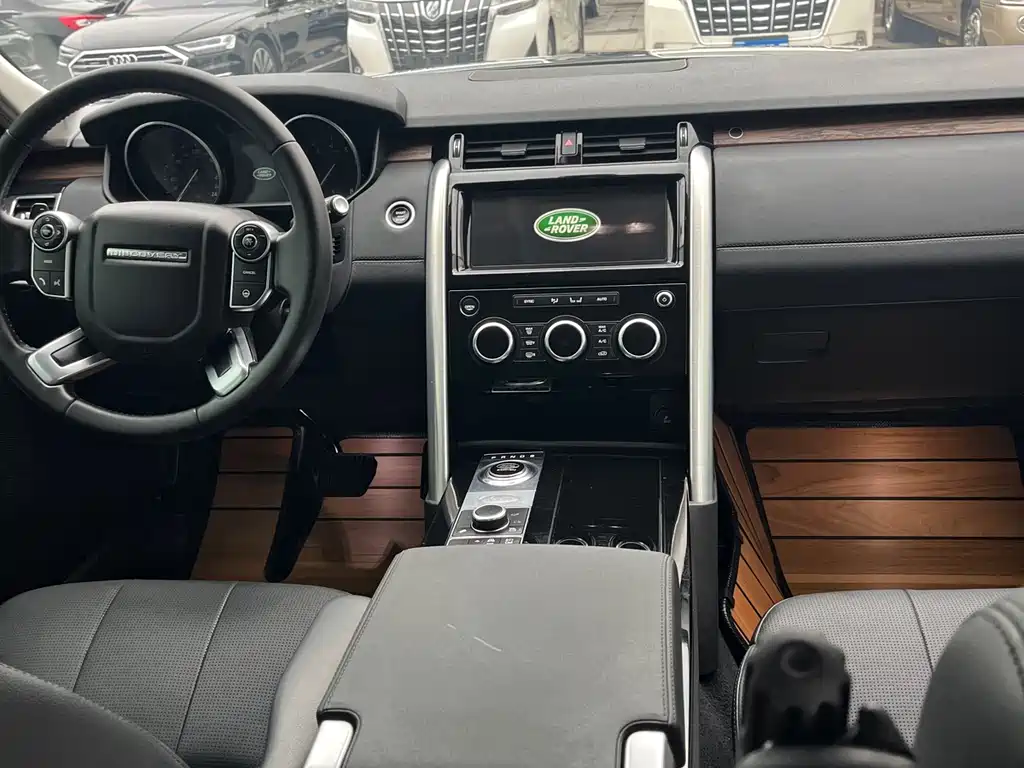 Land Rover Discovery 2018 — фото 39