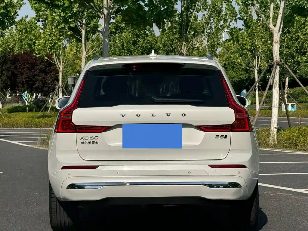 Volvo XC60 2022 — фото 4