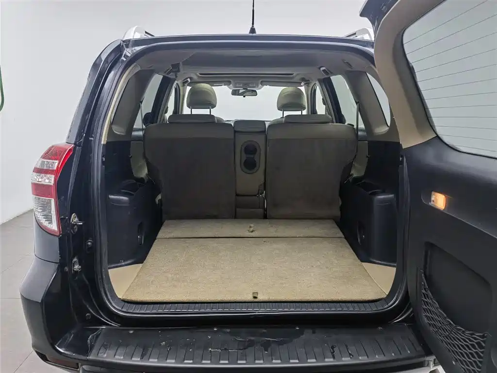 Toyota RAV4 2013 — фото 16