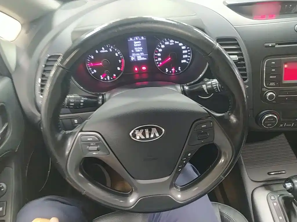 Kia K3 2016 — фото 11