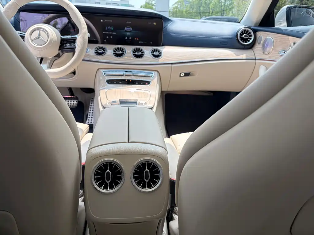 Mercedes-Benz E-Class 2023 — фото 12